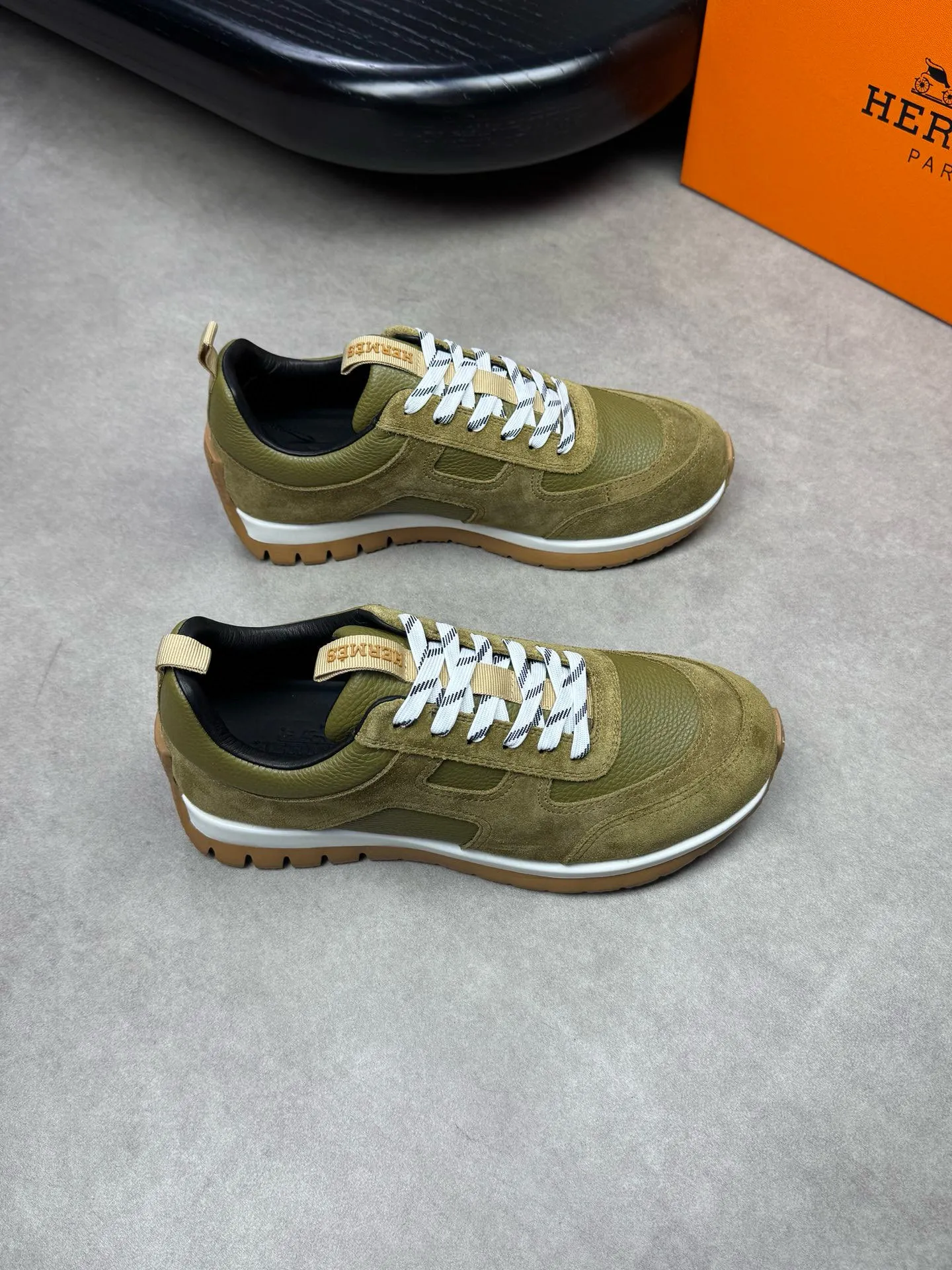 [HERMES] Hermes men's shoes 💰: 800💰 - High-end quality original items 🔍🔍🔍 casual sports shoes - Upper: 🔝 pebbled calfskin, suede calfskin, shoe body forged ´H´ totem, tongue webbing injection molded brand logo - Lining: brand canvas, foot pads; water-dyed cowhide -Outsole: Ultra-light T men's shoes 💰U foam; two-color molded outsole -Ultra-high quality control and fine workmanship: highlighted (high-end, extravagance, grade) -Size: 38-44 (45, can be customized)